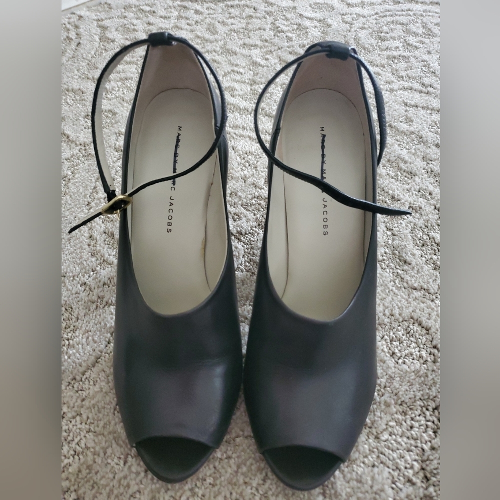 Marc by Marc Jacobs peep toe heels